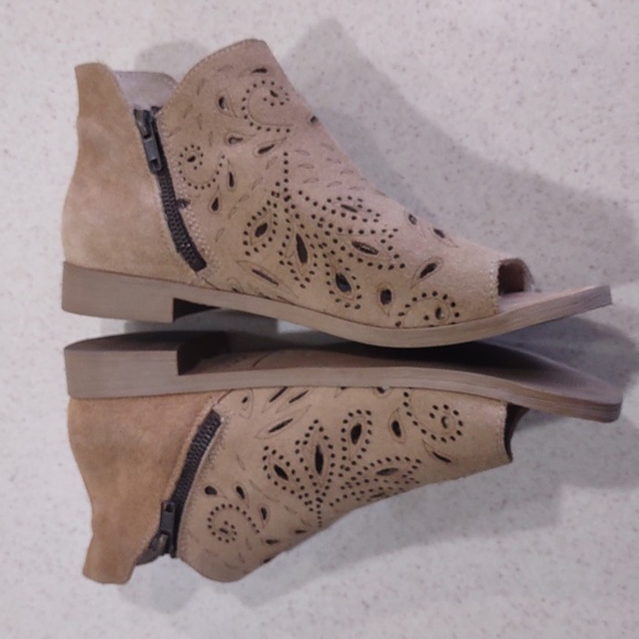 Coolway Tan Nelia Perforated Leather Side Zip Peep Toe Shoes Size 41/US 10 EUC - Picture 4 of 14